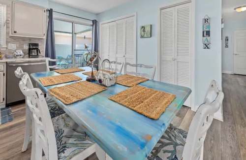Crescent Beach House | Cozy 2Br Beach House + King Bed + Firepit -> Walk to the Beach!