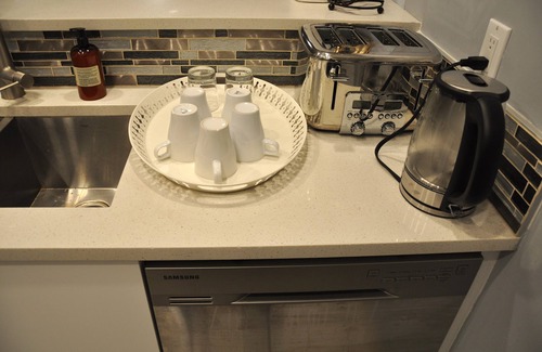 Richmond City Centre Apartment | Cozy 2BR in downtown Richmond/Free PKG/Cozy two bedrooms across Richmond Centre