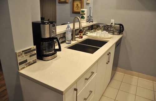 Richmond City Centre Apartment | Cozy 2BR in downtown Richmond/Free PKG/Cozy two bedrooms across Richmond Centre