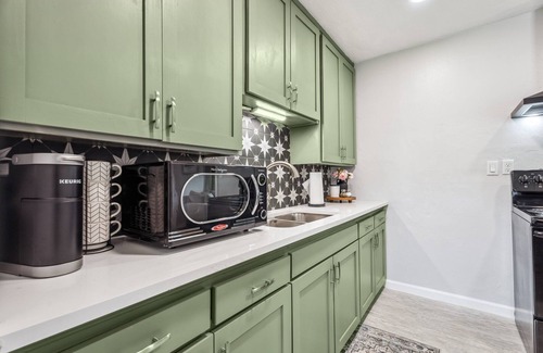 Midwest City House | Cozy 2BR near Tinker AFB with full kitchen and comfy living space — perfect for work or family stays
