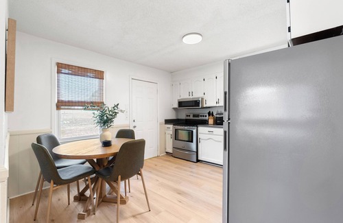 Wellford House | Cozy 2BR newly renovated mid-century modern duplex