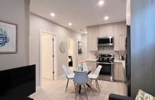South Cambie House | Cozy 2BR Suite, Private & Quiet!