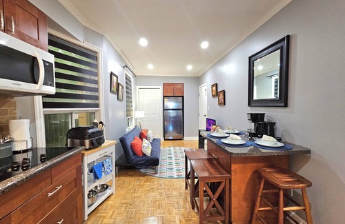 Earlscourt Apartment | Cozy 2nd floor Apartment in awesome Toronto