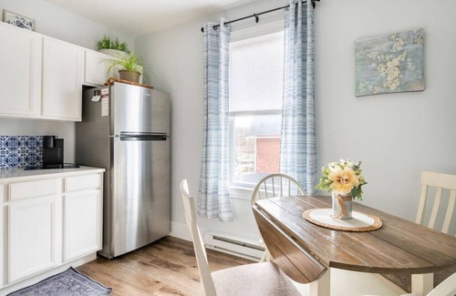 Sinking Spring Apartment | Cozy 2nd Floor3 bedroom unit with off street parking