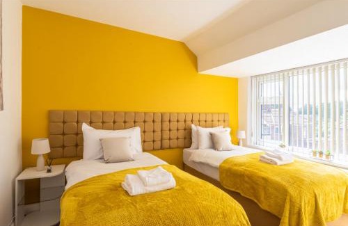 Salford Apartment | Cozy 3 BD House, Perfect for Large Group of 6