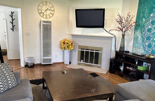 Gardena House | Cozy 3 bdrm house centrally located to Beaches, LAX, Disneyland and Hollywood