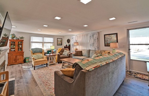 Bethany Beach Cottage | Cozy 3 bed/2bath Cottage House Minutes from the Beach! Wifi available, Beach Town, Trolley!