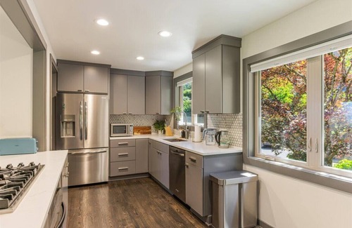 Portland Heights House | Cozy 3-bed house with Mt. St. Helens View in SW Hills Portland