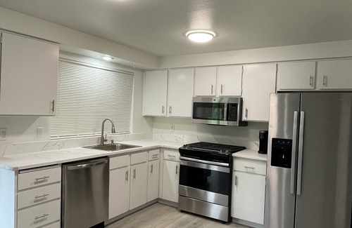 Covington House | Cozy 3-bedroom 2.5 bath house in Kent near hospital and shopping centers