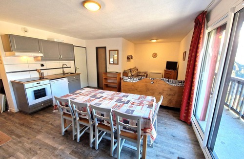 Valfrejus Apartment | Cozy 3-Bedroom + Cabin for 8-10 in the Heart of the Resort, 55m², Near Slopes - Modane, France