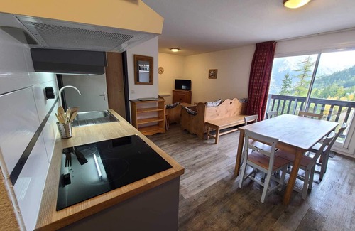 Valfrejus Apartment | Cozy 3-Bedroom + Cabin for 8-10 in the Heart of the Resort, 55m², Near Slopes - Modane, France