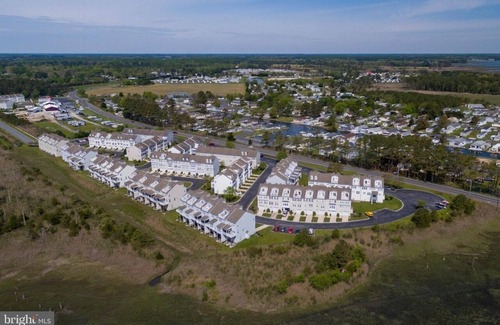 Long Neck Condo | Cozy 3-bedroom condo close to Paradise Grill in lovely Long Neck ~ Weekly Rental