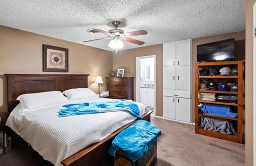 Fort Worth House | "Cozy 3-Bedroom Fort Worth Home with WiFi, AC, Near Zoo, Parks & Attractions!"nn