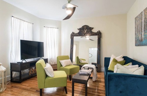 West Codman Hill - West Lower Mills House | Cozy 3 bedroom - Free Parking, close to buses.