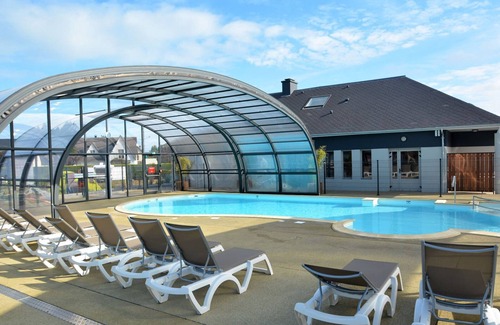 Jullouville-les-Pins House | Cozy 3-Bedroom Mobile Home with Pool, Fitness, Beach Access & More in Jullouville