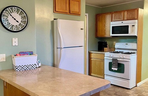 Rogers City House | Cozy 3-bedroom vacation home just steps to Lake Huron