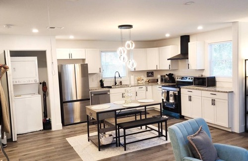 Atlanta House | Cozy 3 bedroom with Fitness room with a Touch of Luxury + CAR RENTAL AVAILABLE
