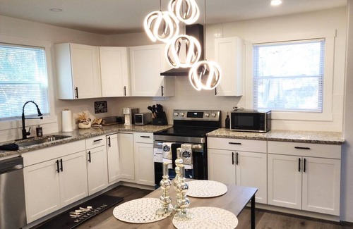 Atlanta House | Cozy 3 bedroom with Fitness room with a Touch of Luxury + CAR RENTAL AVAILABLE