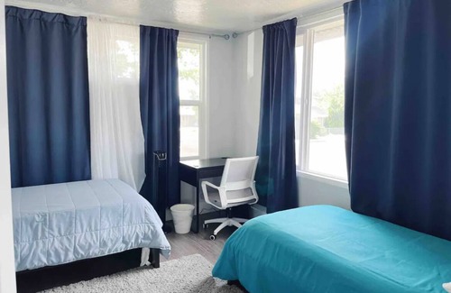 Sandy House | Cozy 3-Br Home Close to Canyons and Entertainment