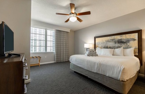 Smith's Memento Resort | Cozy 3BD/2Bath Daytona Suite - Pools, Lazy River, Bar, Slides
