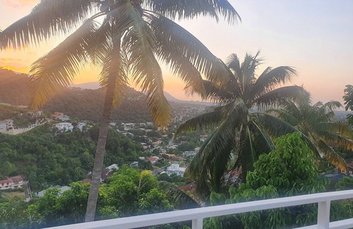Havendale House | Cozy 3bedrooms with an Amazing view of the City and Sea