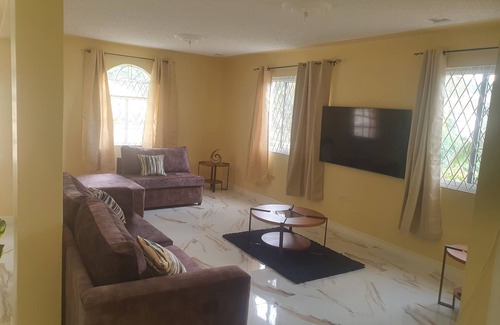 Havendale House | Cozy 3bedrooms with an Amazing view of the City and Sea