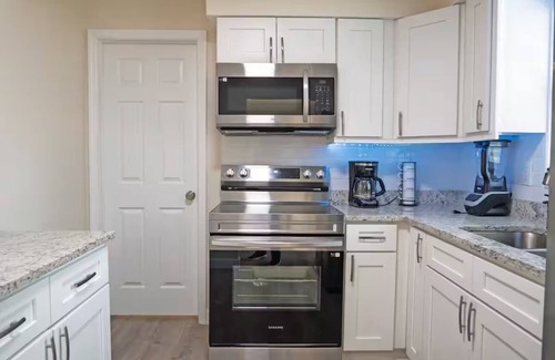 Clearwater House | Cozy 3BR 1BA - Near Top Beaches - Backyard - Parking