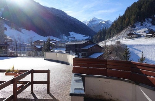 Areches Apartment | Cozy 3BR Apartment for 4-6 with Terrace, Pool Access, and Mountain Views in Arêches-Beaufort