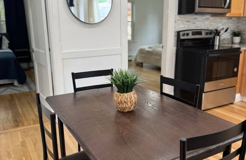 Quincy Apartment | Cozy 3BR Apartment in the heart of Quincy/Near Boston &Beach & Free Parking