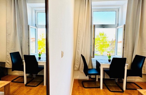 Liesing Apartment | Cozy 3BR Apt Near Kaufpark Alterlaa