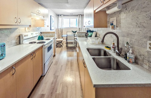 Sunnyside House | Cozy 3BR Basement Suite with Wi-Fi by Bow River