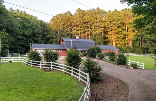 Skippers House | Cozy 3BR Lake House | Firepit, Pier and Pet-Friendly