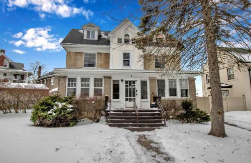 North Buffalo House | Cozy 3BR Near UB Niagara Falls - Pet Friendly
