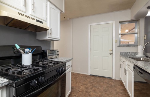 Denton House | Cozy 4-bedroom 1-story Denton Retreat 5 min from UNT & TWU