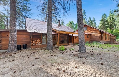 Garden Valley Cabin | Cozy 4-bedroom cabin with WiFi, AC in charming Garden Valley