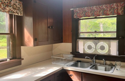 Fayetteville Cabin | Cozy 4-bedroom cabin near historic Gettysburg with pool and golf moments away!