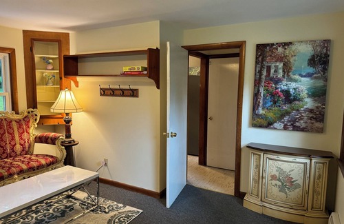 Amherst Center House | Cozy 4-bedroom house with AC and WiFi in charming Amherst