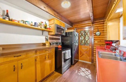 Serene Lakes House | Cozy 4 BR Cabin in North Lake Tahoe's Serene Lakes