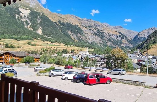 Termignon Apartment | Cozy 4-Person Ski-in/Ski-out Apartment with Balcony, Free WiFi, and Garage in Val Cenis