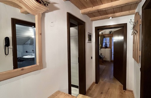 Kruen Apartment | Cozy 4-star vacation apartment with south-facing balcony and panoramic view of the Karwendel