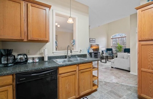 Prosperity Church Road House | Cozy 4B/2.5B University Home King Beds Jacuzzi