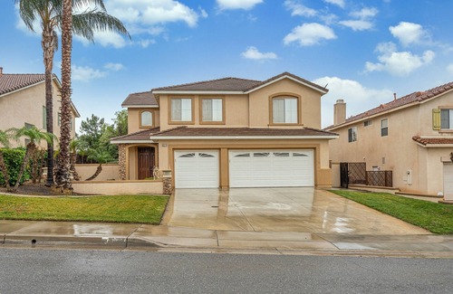Riverside House | Cozy 4B2.5B｜Garage & Street Parking｜Pet Okay｜Backyard｜Perfect For Insured #42015