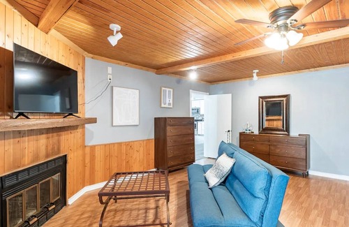 Gordonville House | Cozy 4BR Lake House Great for Large Groups! Steps from Lake Texoma!