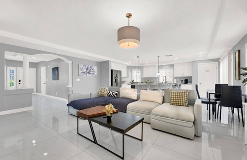 Enterprise House | Cozy 4BR Retreat w/Pool Table,play area & Parking