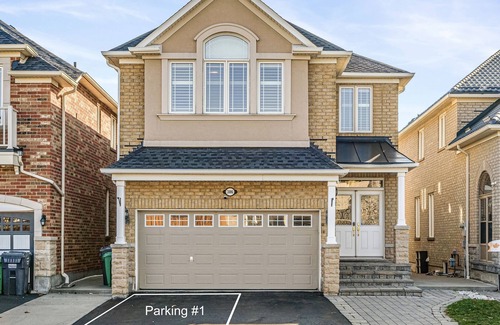 Meadowvale Village House | Cozy 5 Bedroom House in Mississauga, On