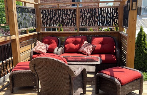 Meadowvale Village House | Cozy 5 Bedroom House in Mississauga, On