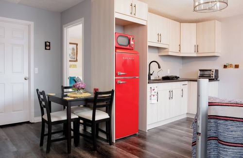 Airdrie House | Cozy 5-bedroom house, Near banff, 15 min to YYC airport