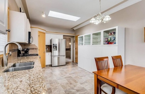 Airdrie House | Cozy 5-bedroom house, Near banff, 15 min to YYC airport