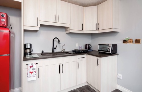 Airdrie House | Cozy 5-bedroom house, Near banff, 15 min to YYC airport