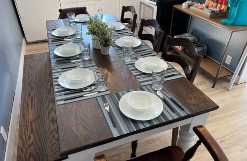 Niagara Falls House | Cozy 5 Bedrooms + 7 BEDS + SmartTVs in every room!